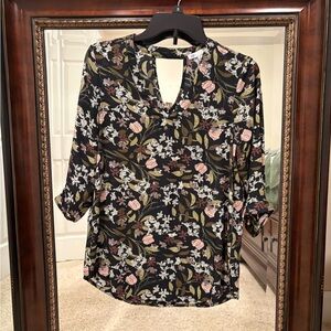 DR2 Black Floral V-Neck Blouse